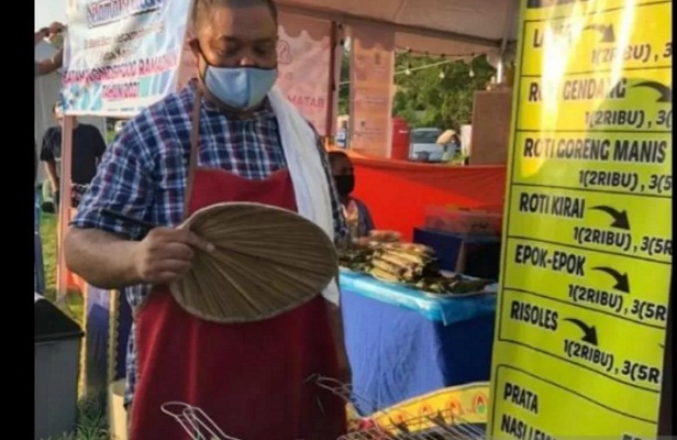 Pelaku usaha mikro di Batam menjajakan dagangannya dalam pameran di Batam beberapa waktu lalu.