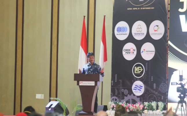 Wali Kota Batam Muhammad Rudi memberikan sambutan dalam Rapat Pimpinan Nasional Persatuan Insinyur Indonesia